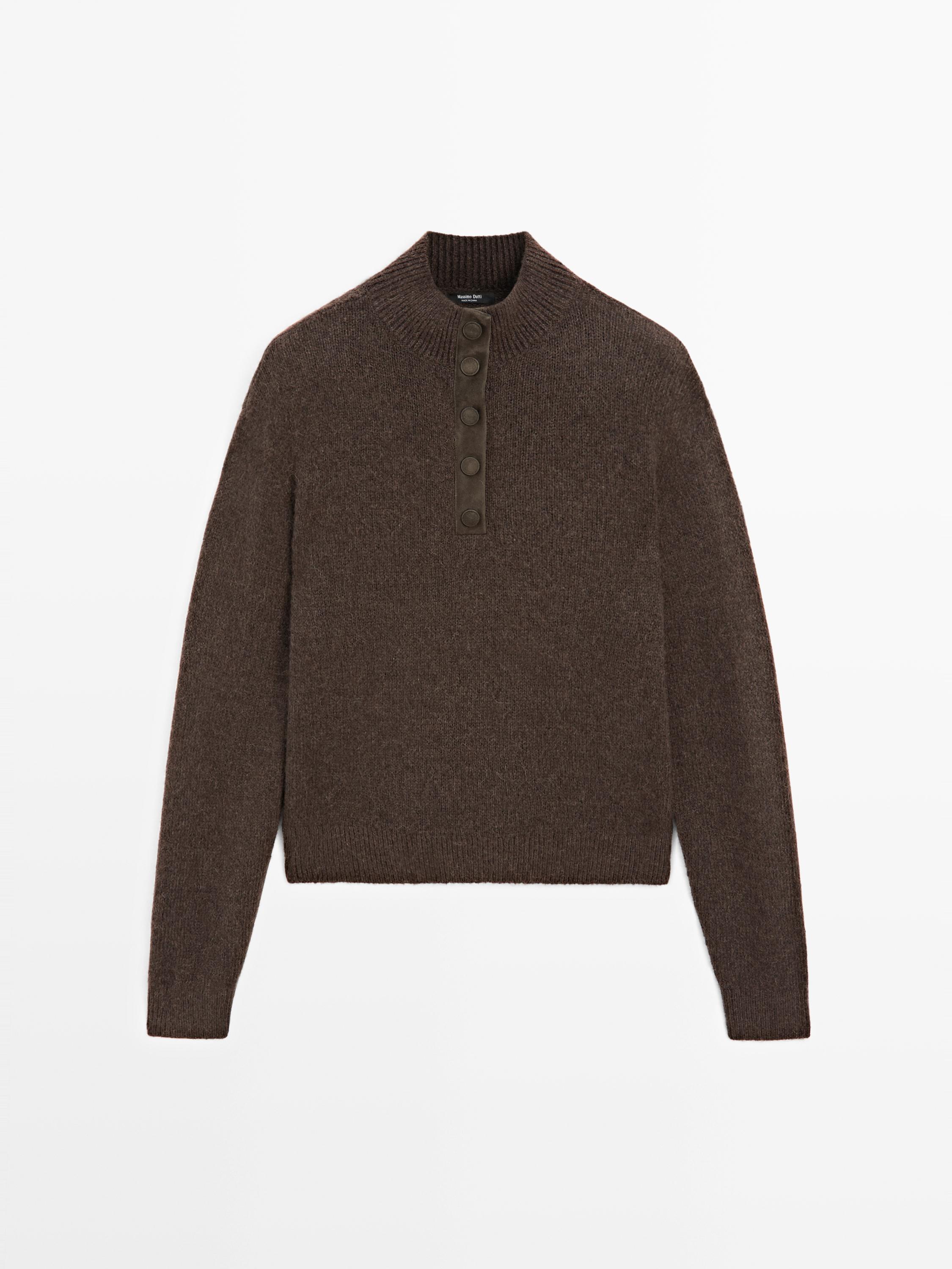 High neck knit sweater with snap buttons